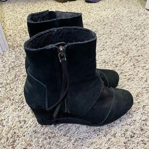 Black Toms ankle boots size 7- good used condition